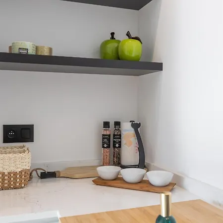 Апартаменты Spacious With 3bedrooms Close To The Sea *