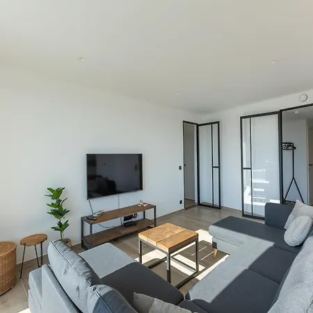 Spacious With 3bedrooms Close To The Sea *